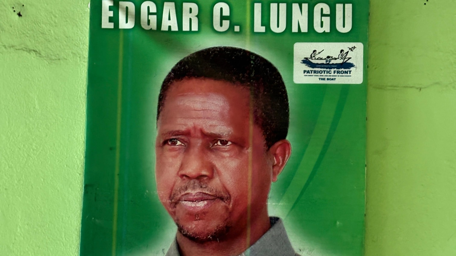 Горчива вражда в Замбия остави тялото на бившия президент Едгар