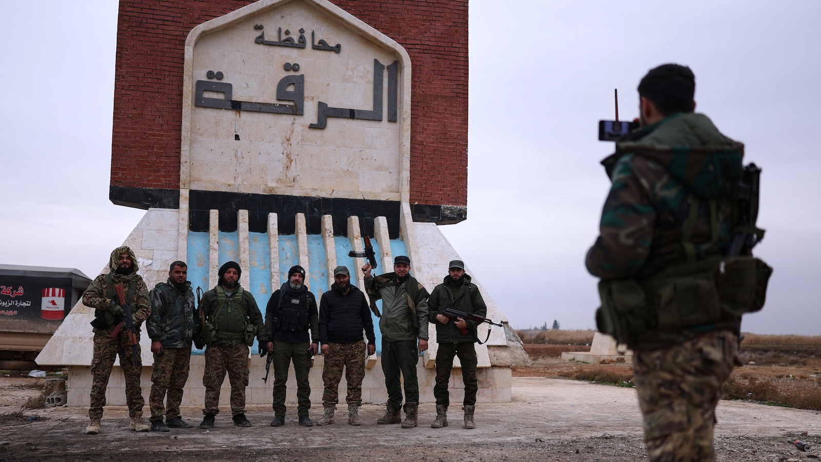 Правителствените сили превзеха стратегически град в източна Сирия засилвайки натиска