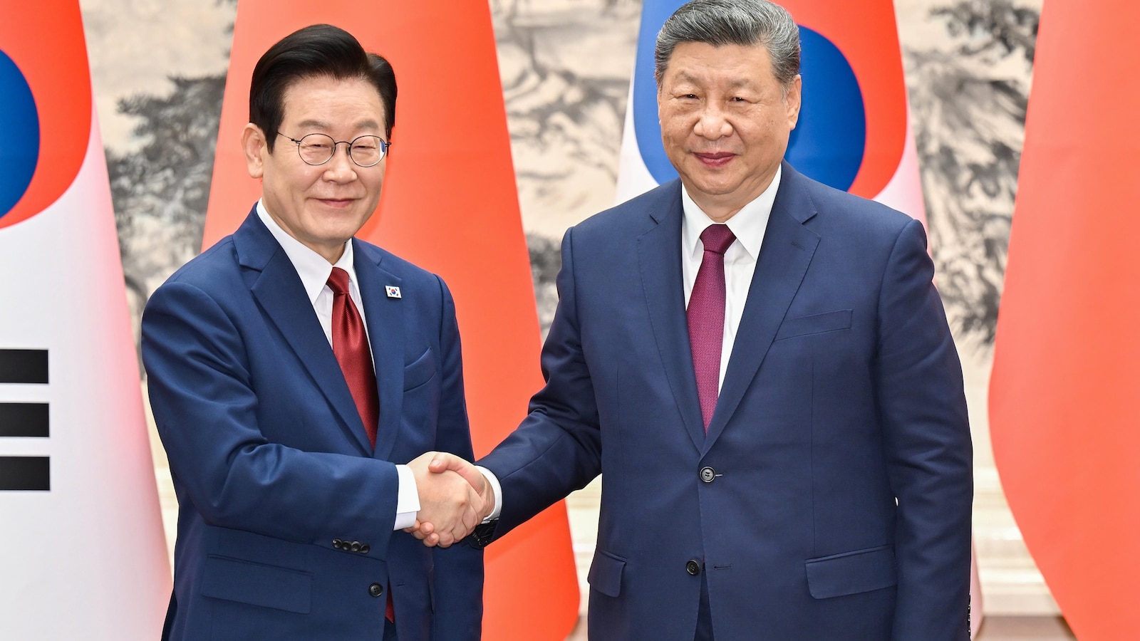 Южнокорейският лидер казва, че е помолил китайския Си да действа като посредник по въпросите на Северна Корея