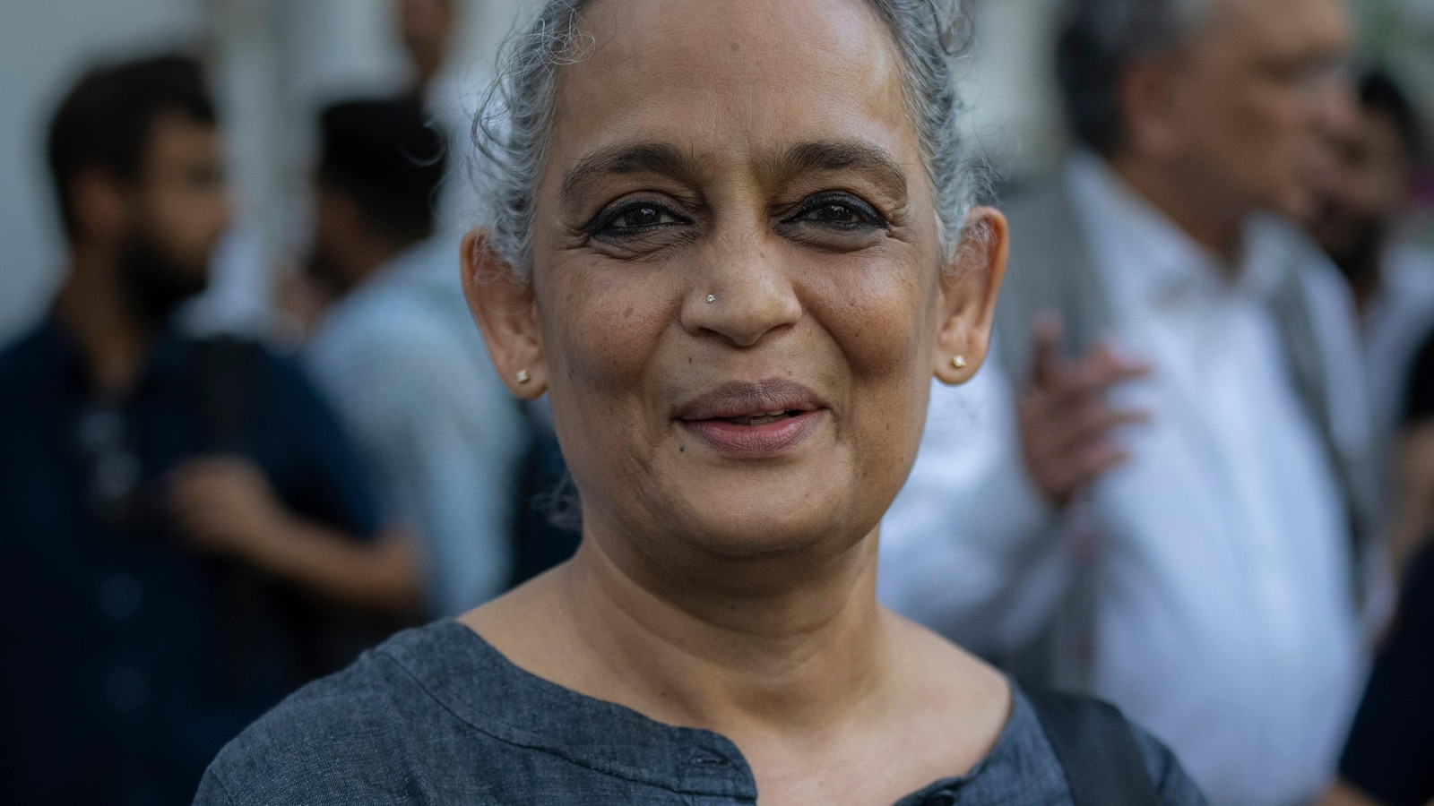 Los libros de Lyse Doucet y Arundhati Roy están entre los finalistas del Premio Femenino de No Ficción