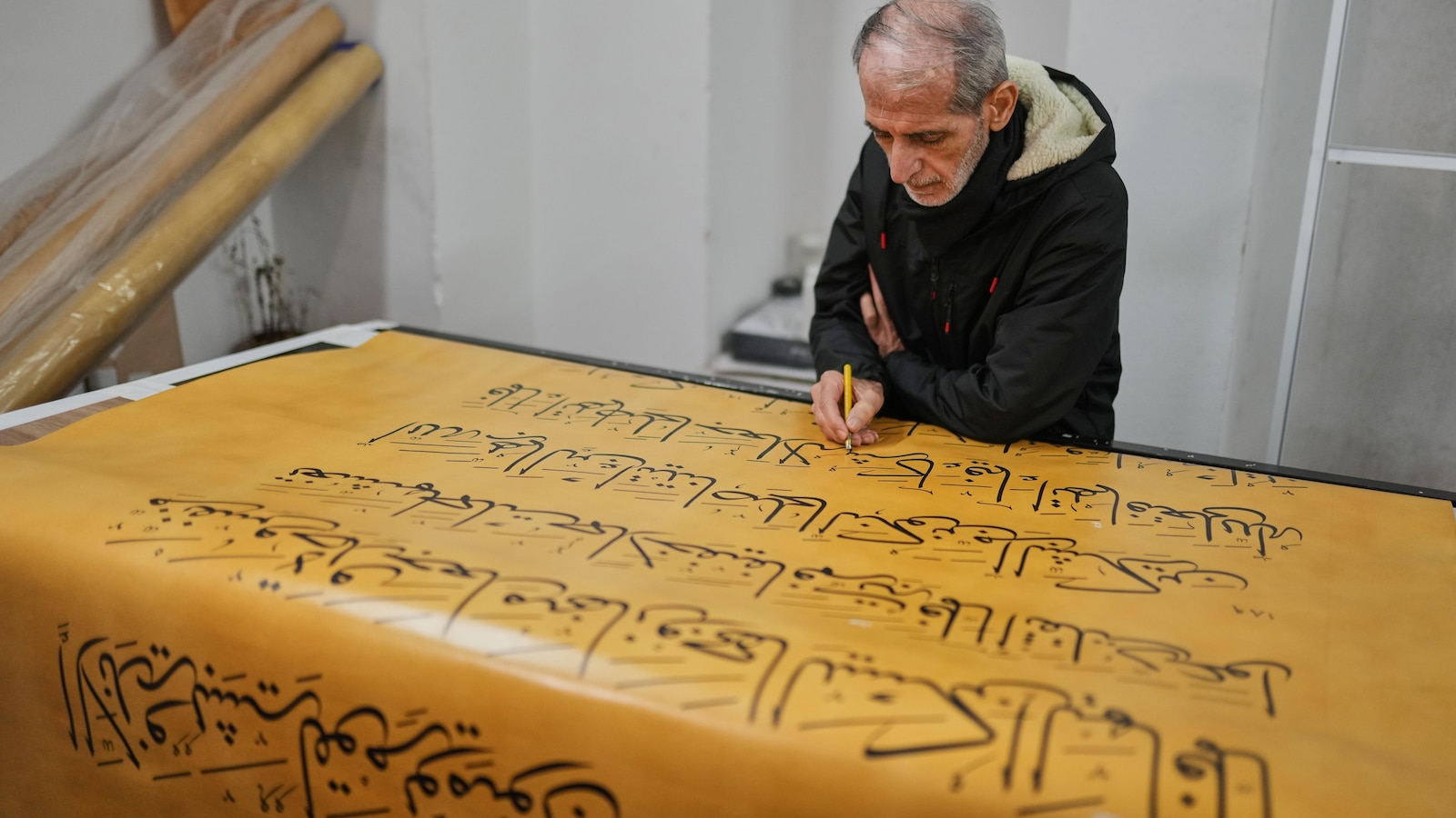 Ръкописният Коран на иракския калиграф слага край на 6 години артистичност и занаят