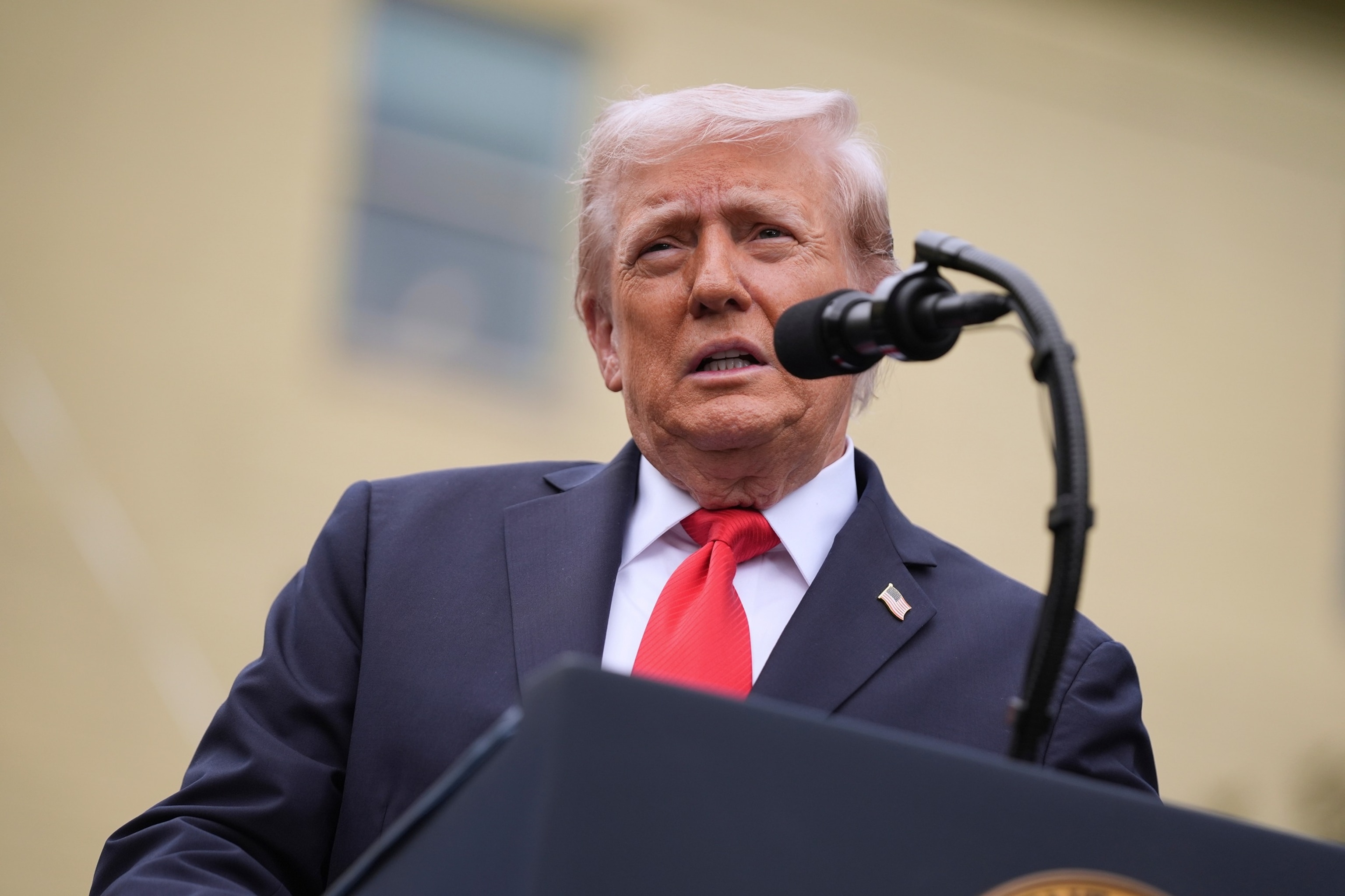 Tin tức từ chính quyền Trump: Các quan chức Nhà Trắng tổ chức lễ cầu nguyện cho Charlie Kirk - ABC News