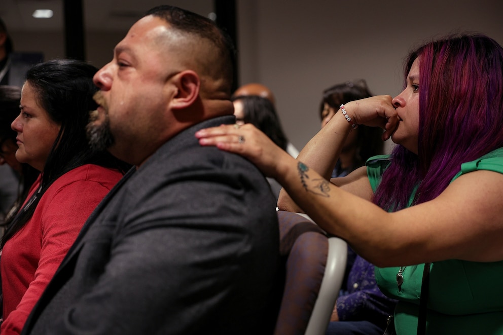 PHOTO: Family reacts after former Uvalde school district police officer Adrian Gonzales was found not guilty.