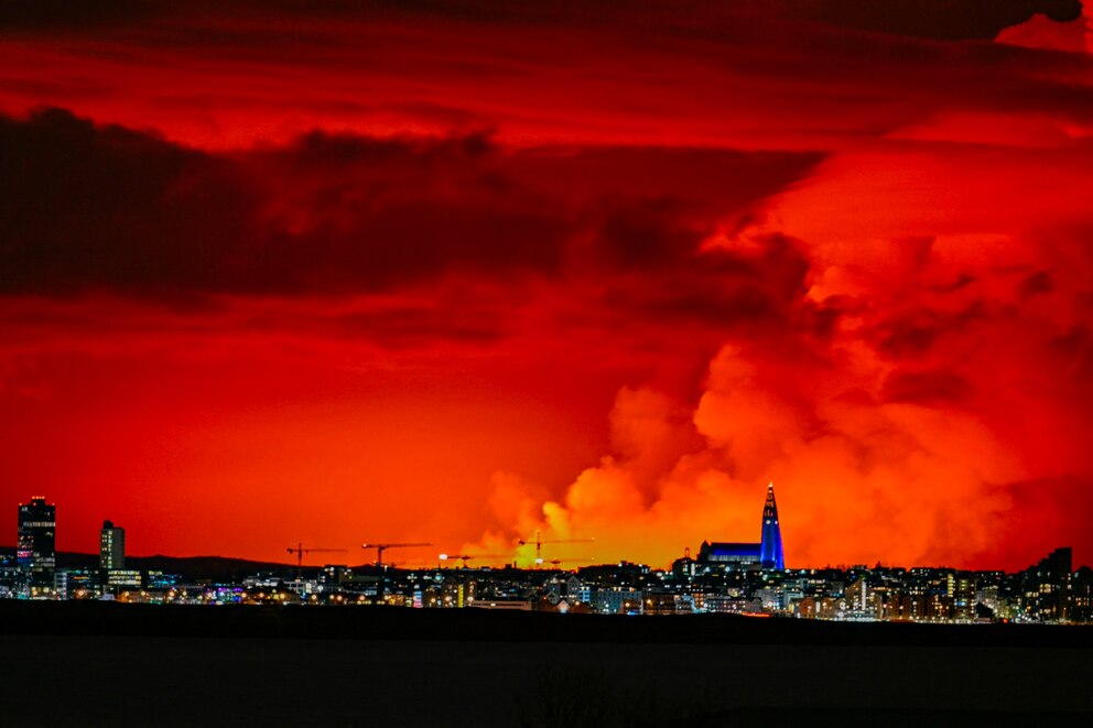 PHOTO: TOPSHOT-ICELAND-VOLCANO