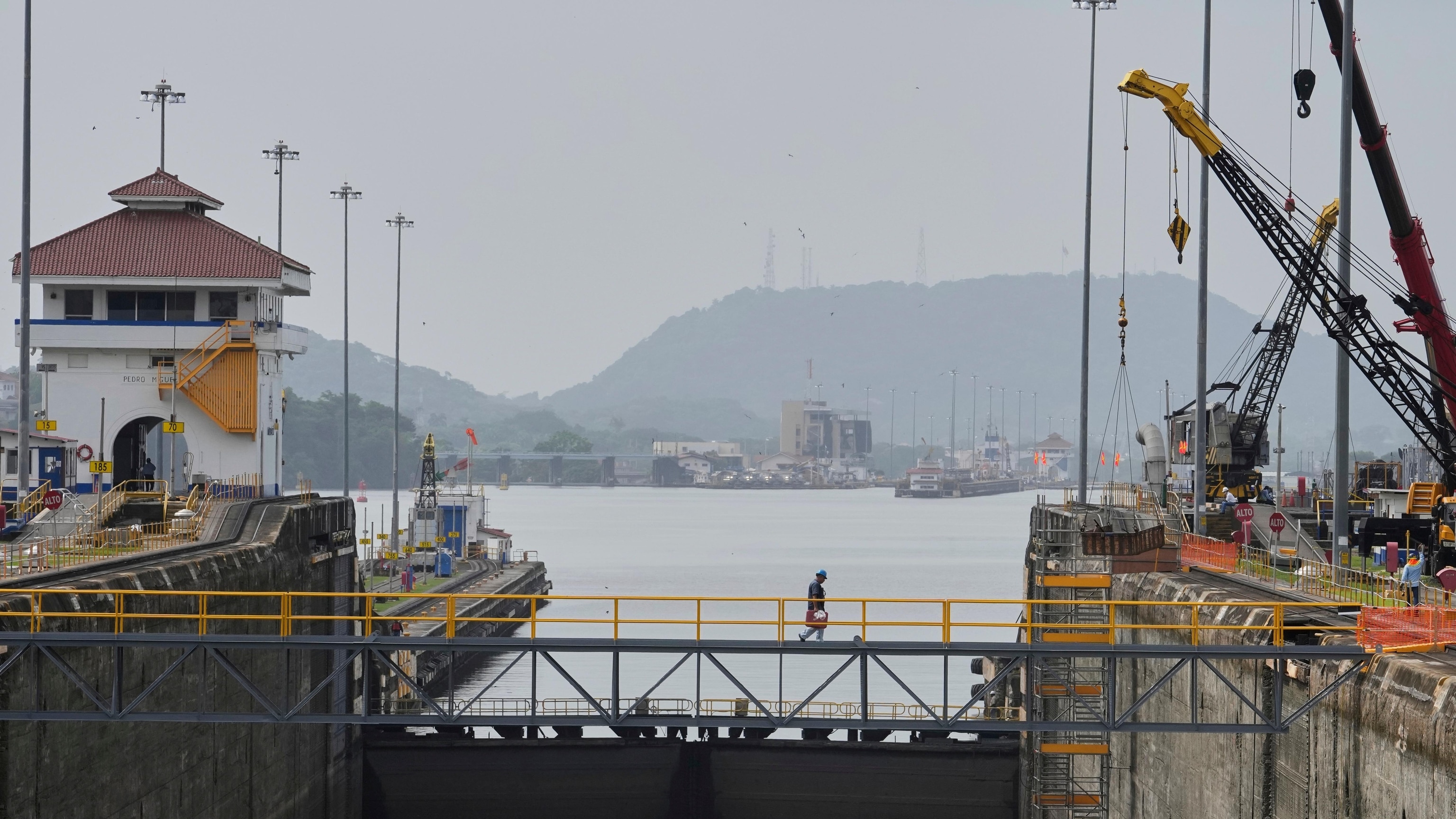 Hong Kong company concession to operate Panama Canal ports is ruled unconstitutional
