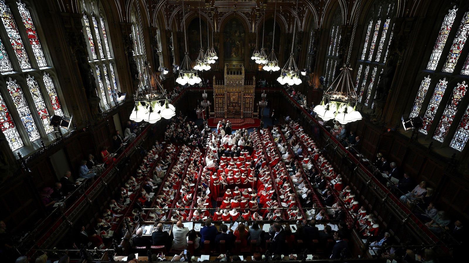 Fallout от Епщайн и Манделсън поставя Камарата на лордовете на Великобритания под контрол