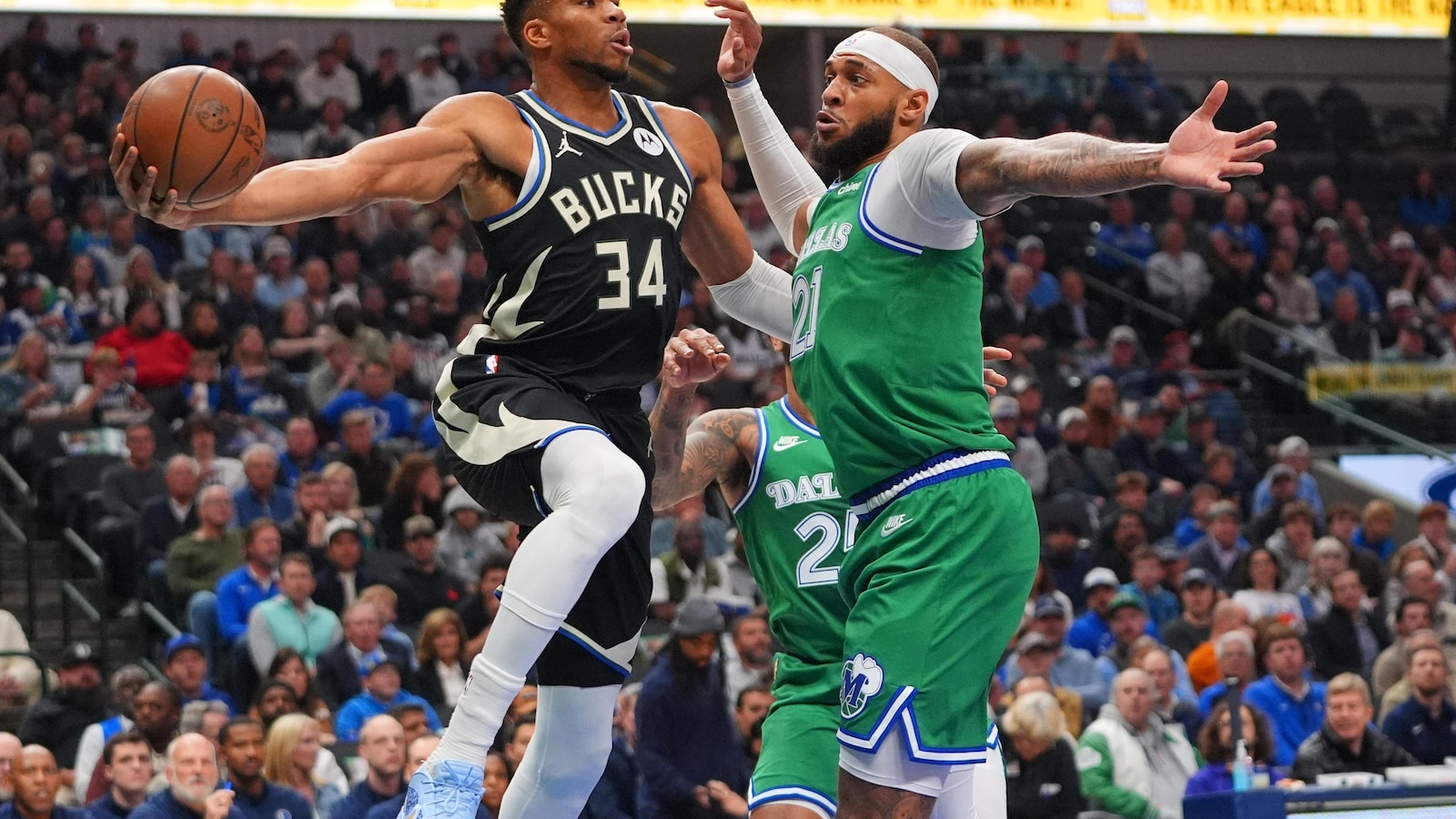 Antetokounmpo scores 15 of his 30 points in fourth quarter and Bucks edge Mavericks 116-114