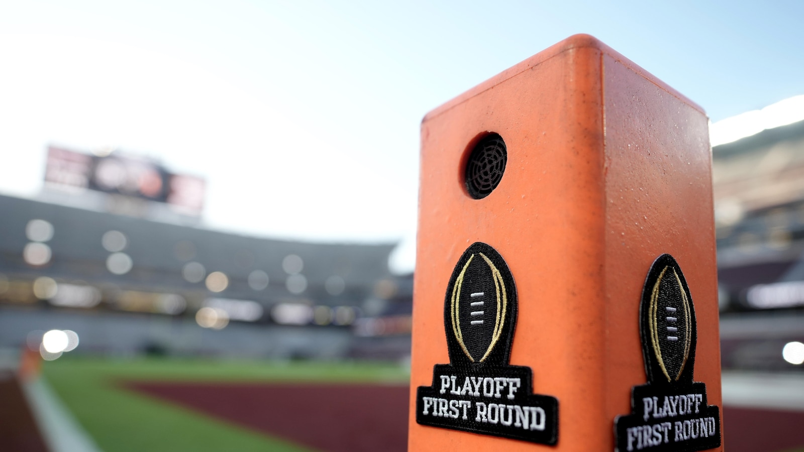 De kijkcijfers van de College Football Playoff dalen met 7% omdat de NFL-competitie het kijkerspubliek beïnvloedt