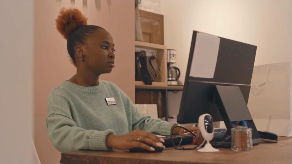 Video Gender pay gap widens for 2nd year in a row