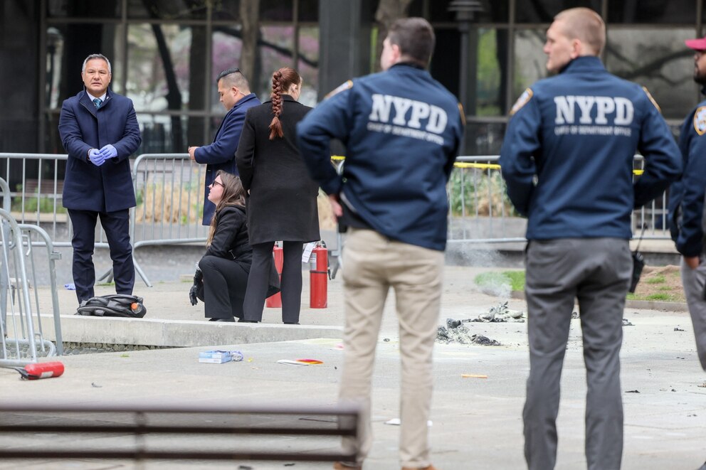 Man dies after setting himself on fire outside courthouse where Trump ...