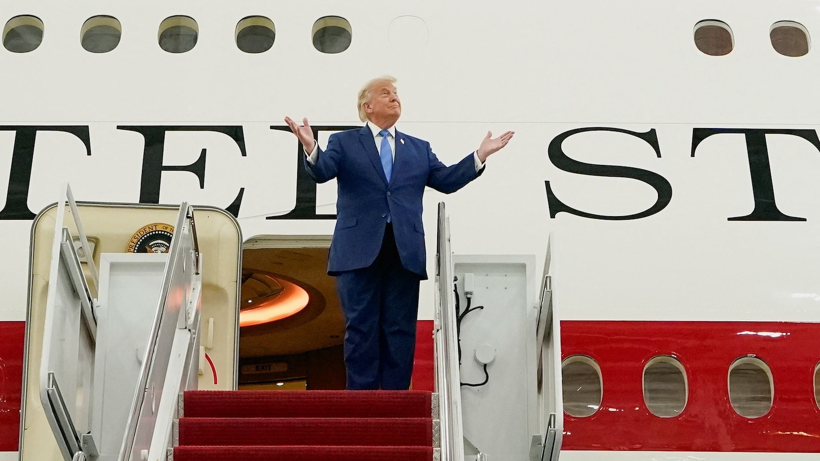 Trump unveils Qatari-donated 747 that will serve as Air Force One
