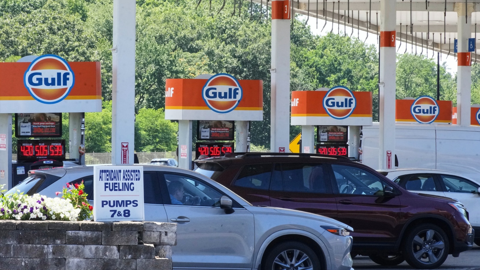 Americans’ confidence in US economy falls as Iran conflict sends gas prices higher  abcnews.com