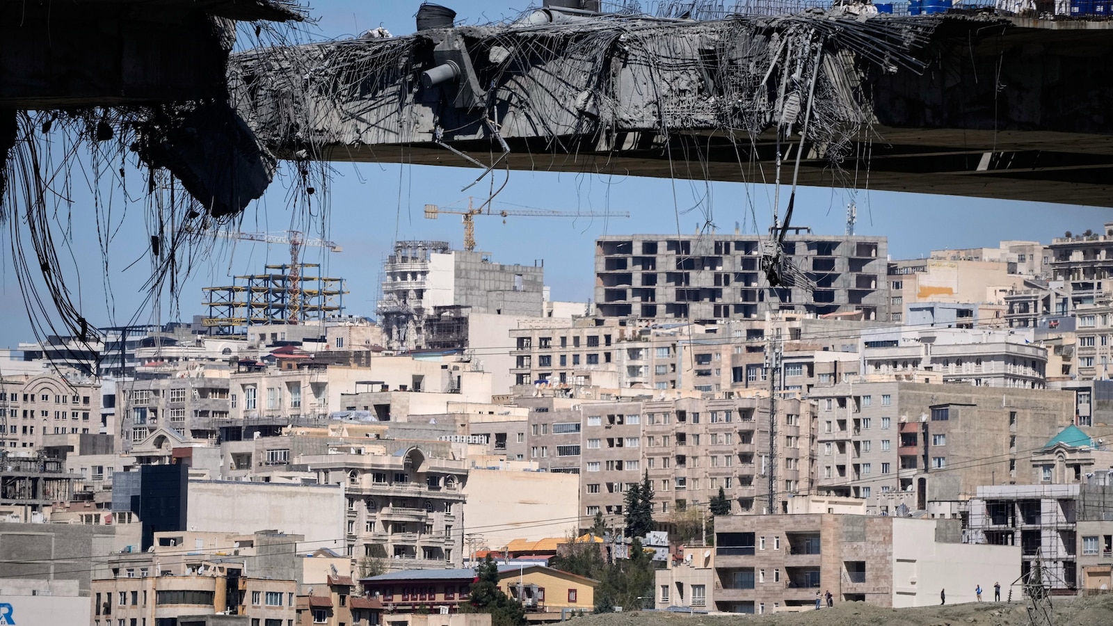 إيران تطلق النار على أهداف في جميع أنحاء الشرق الأوسط بينما تضرب إسرائيل والولايات المتحدة طهران مع دخول الحرب أسبوعها الخامس