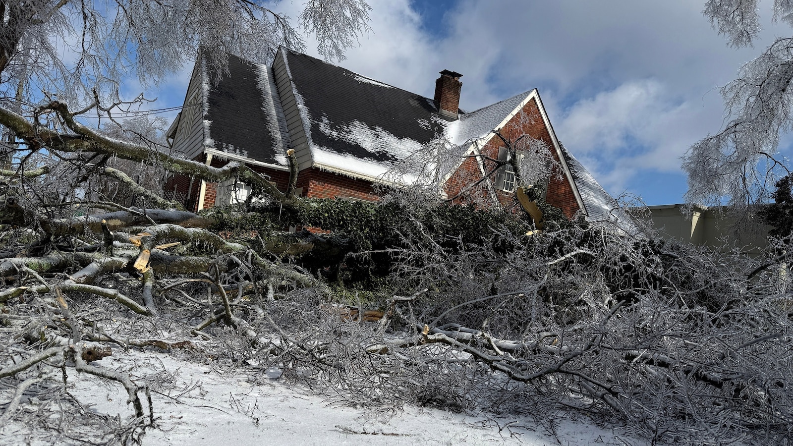 Thousands still without power as brutal temperatures head to the South