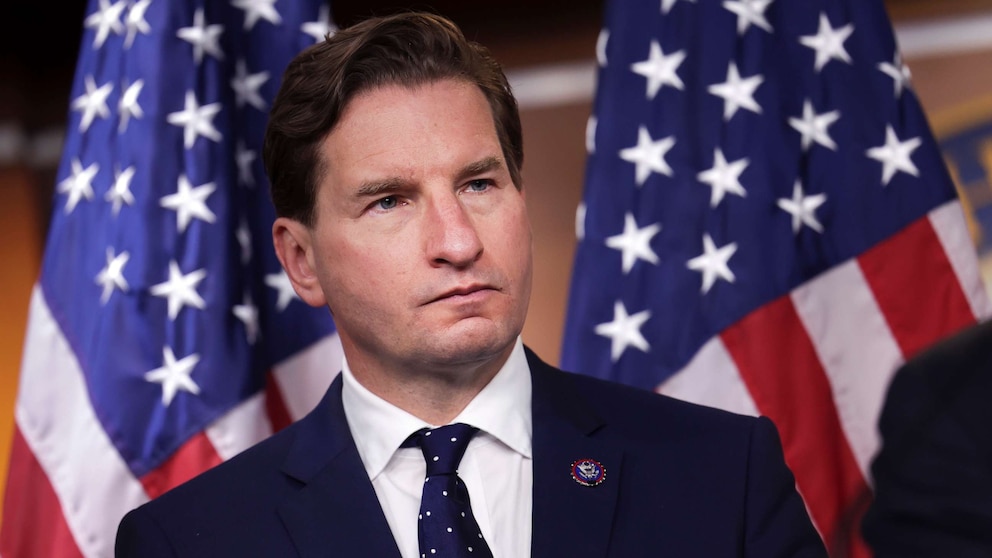 Democrat Dean Phillips to Challenge Biden 3 Democrat Dean Phillips to Challenge Biden