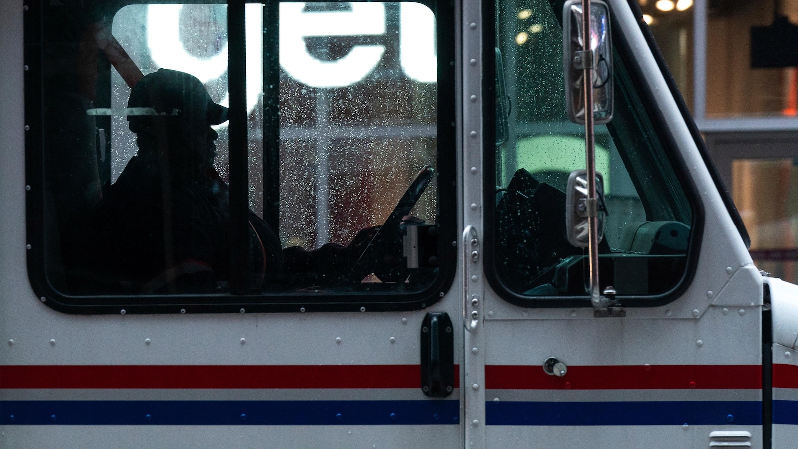 Census Bureau to test using postal workers as census takers in 2030 field trials next year