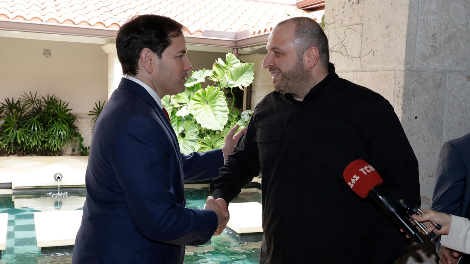 مقتل شخصين في هجوم روسي في زابوريزهيا في الوقت الذي تسعى فيه أوكرانيا إلى دفع محادثات السلام قدما