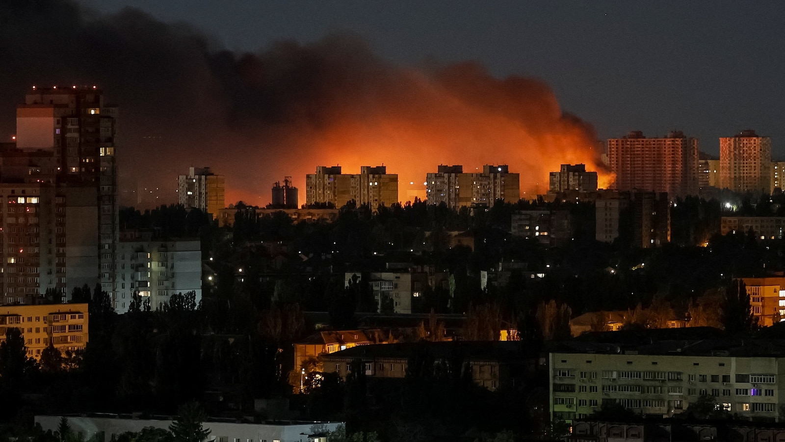 Russian strikes on Ukraine kill 8, Zelenskyy blames 'insufficient' air defense
