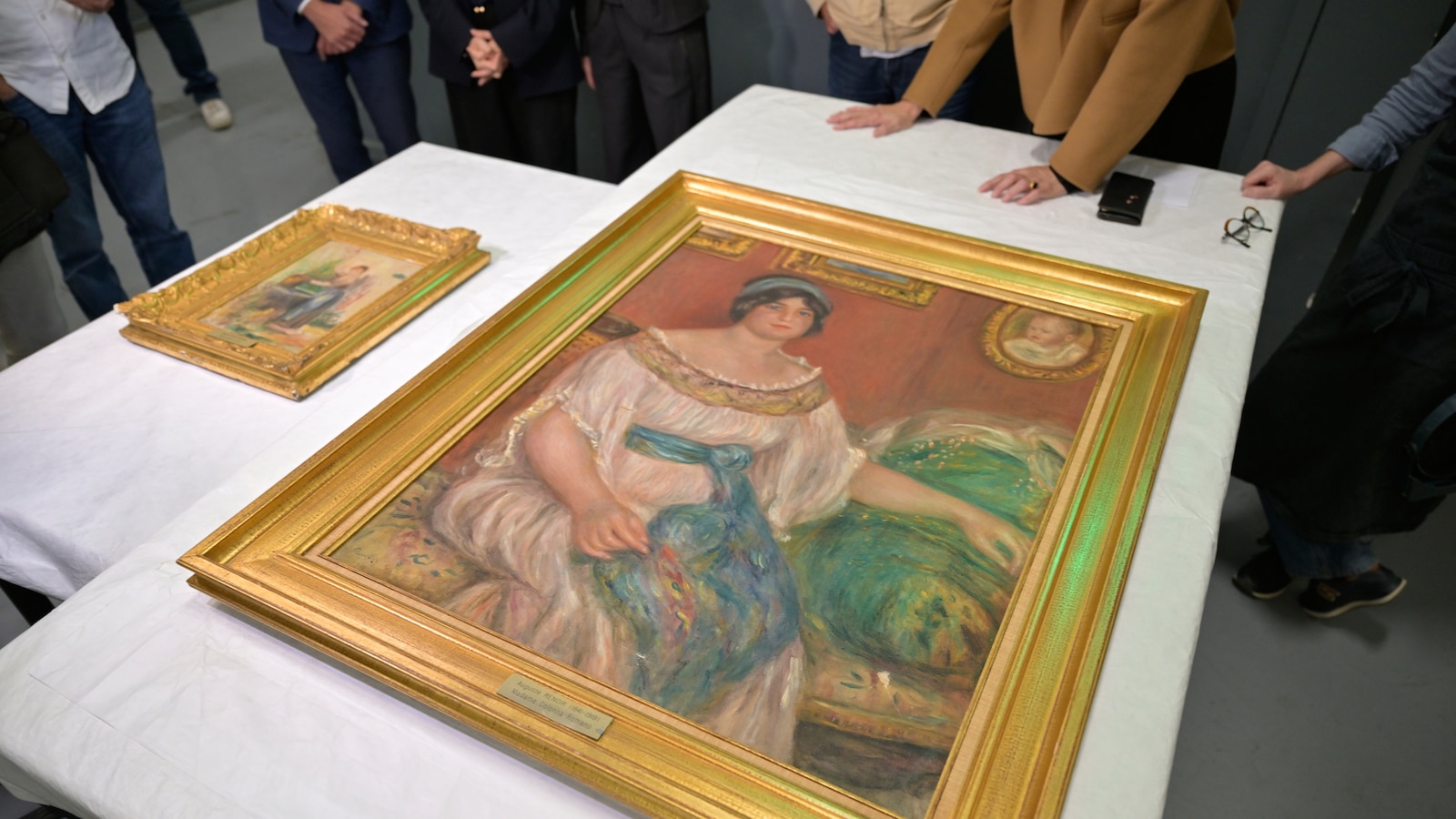 ДНК, проследяването на превозни средства помага на следователите да възстановят откраднатите Реноари и да направят арести