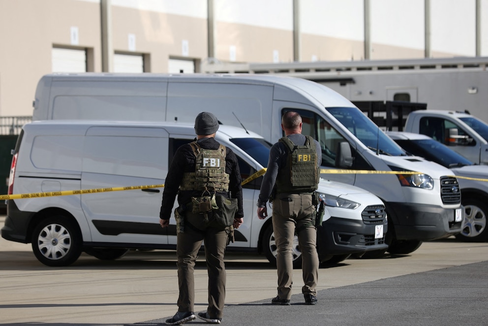 PHOTO: Members of the Federal Bureau of Investigation (FBI) Evidence Response Team hold cordon tape outside the Fulton County Election Hub and Operation Center in Union City, Ga. Jan. 28, 2026.  