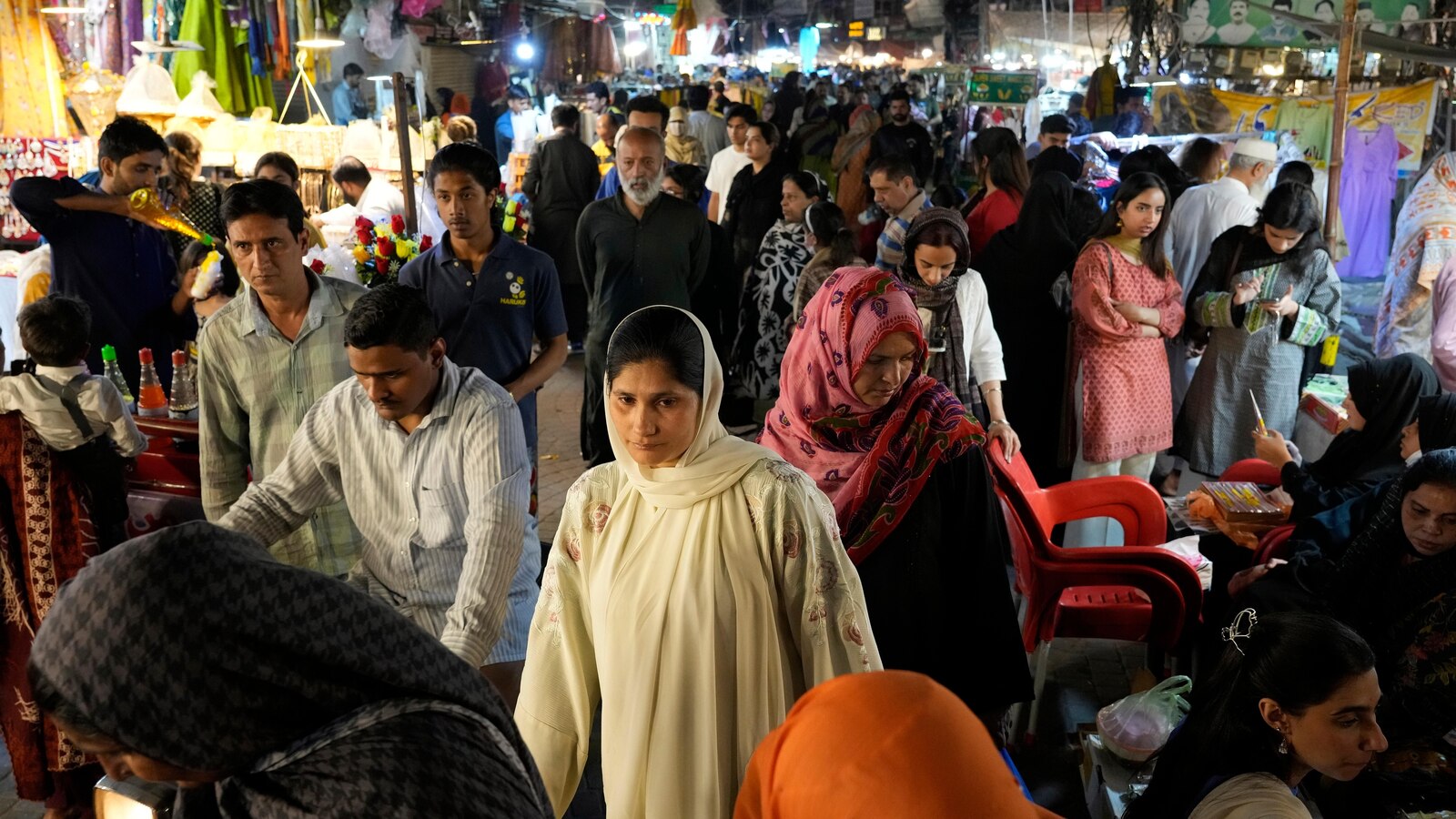 Pakistan deploys more than 100,000 police and paramilitary forces ahead of Eid al-Fitr