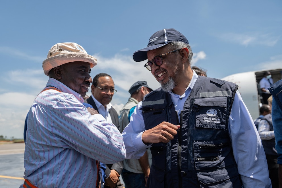 PHOTO: WHO chief rallies community in Congo's Ebola response, calls for more funding
