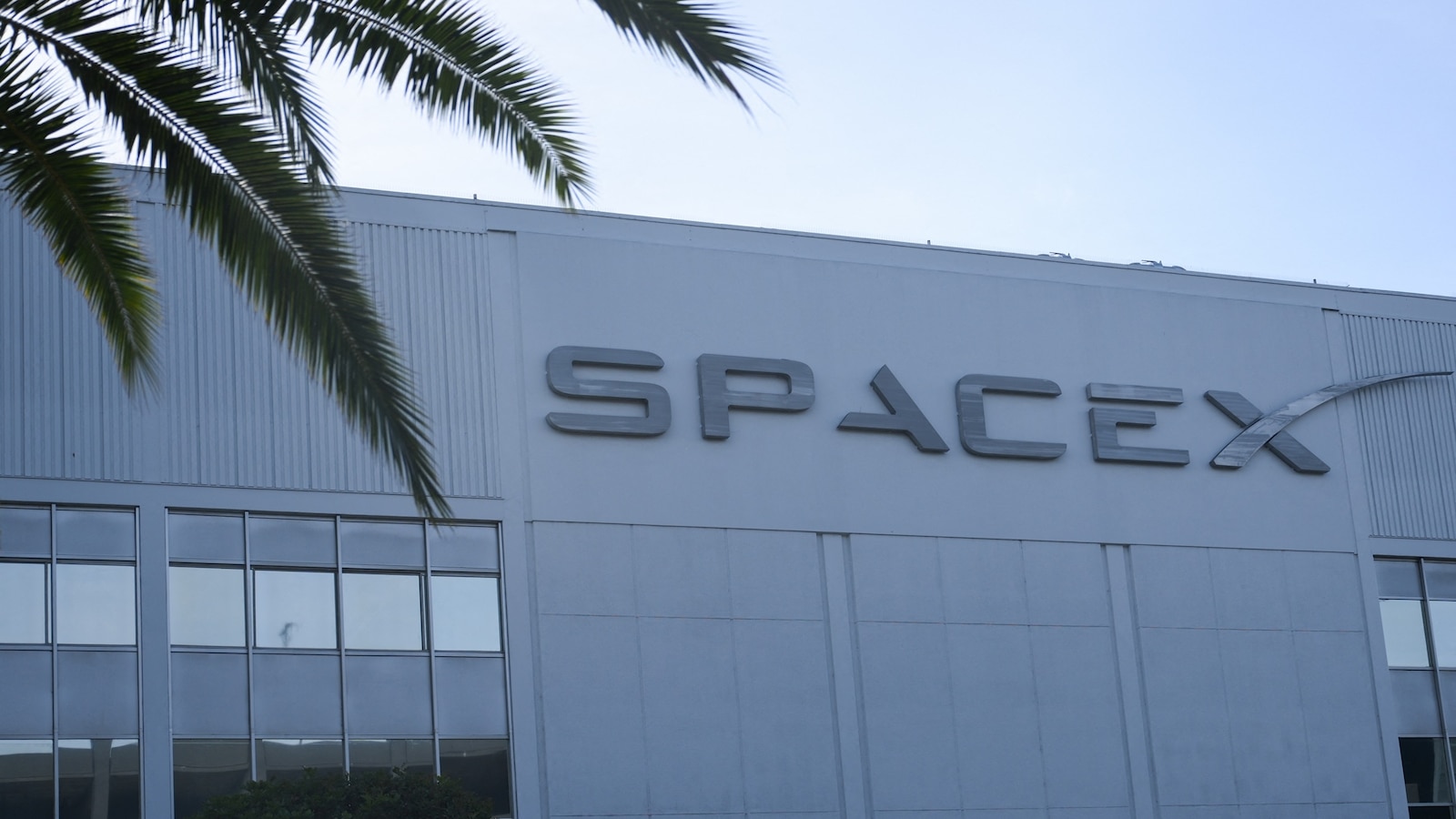 Why has SpaceX stock continued to fall? Experts explain