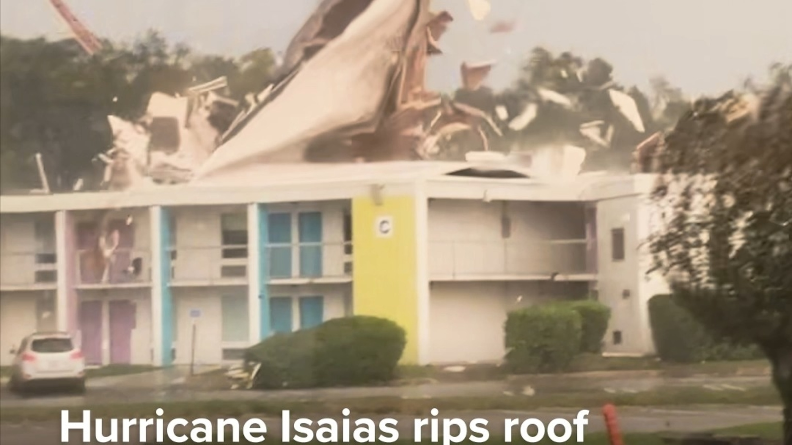 Hurricane Isaias rips roof off Pensacola hotel - ABC News