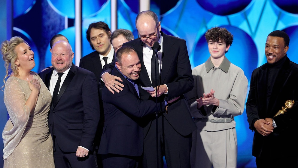 Adolescence' wins big at 2026 Golden Globes: Why it has parents talking -  ABC News