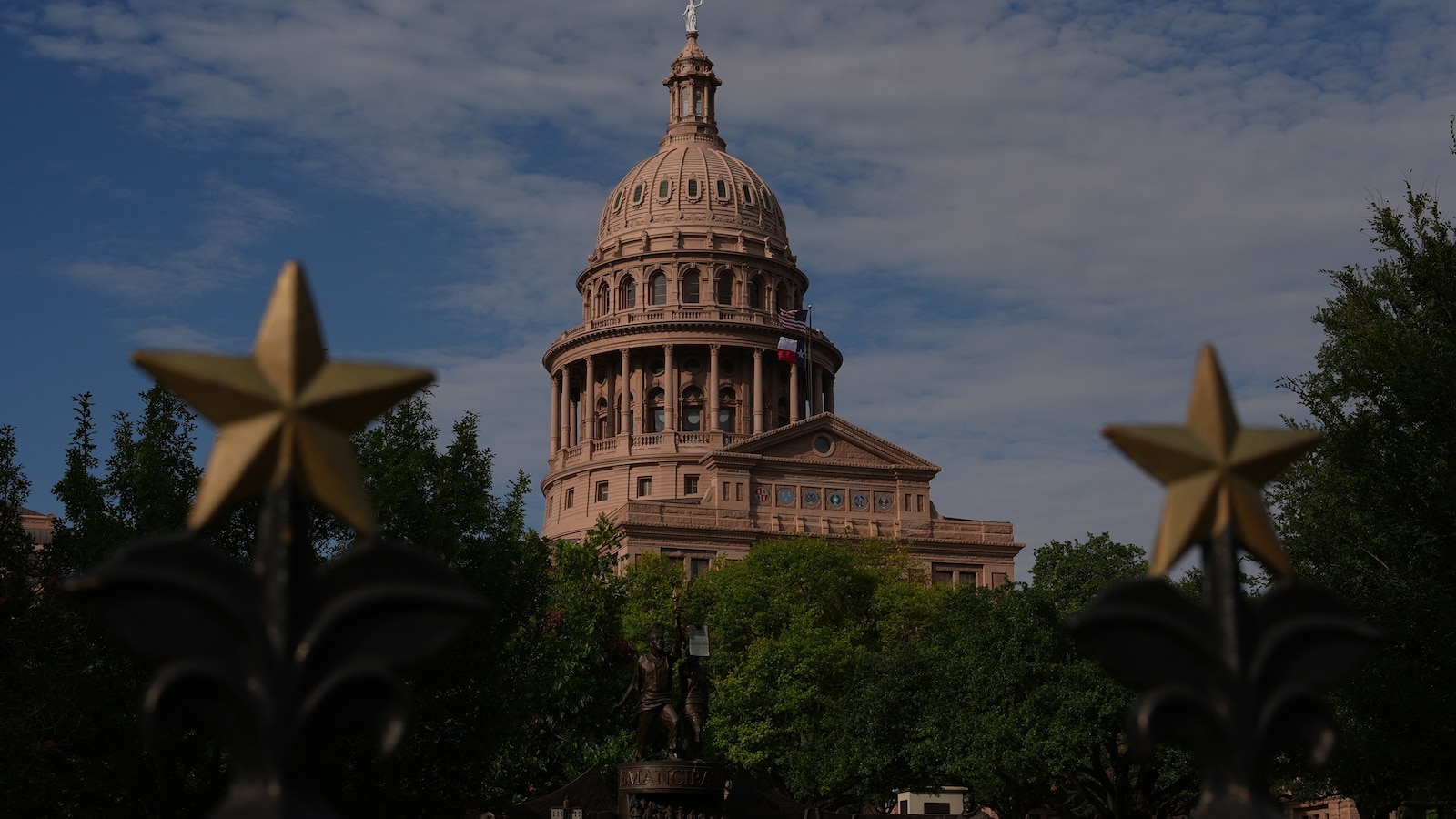  Man in custody following tip about 'violent attack' on Texas capitol: Authorities