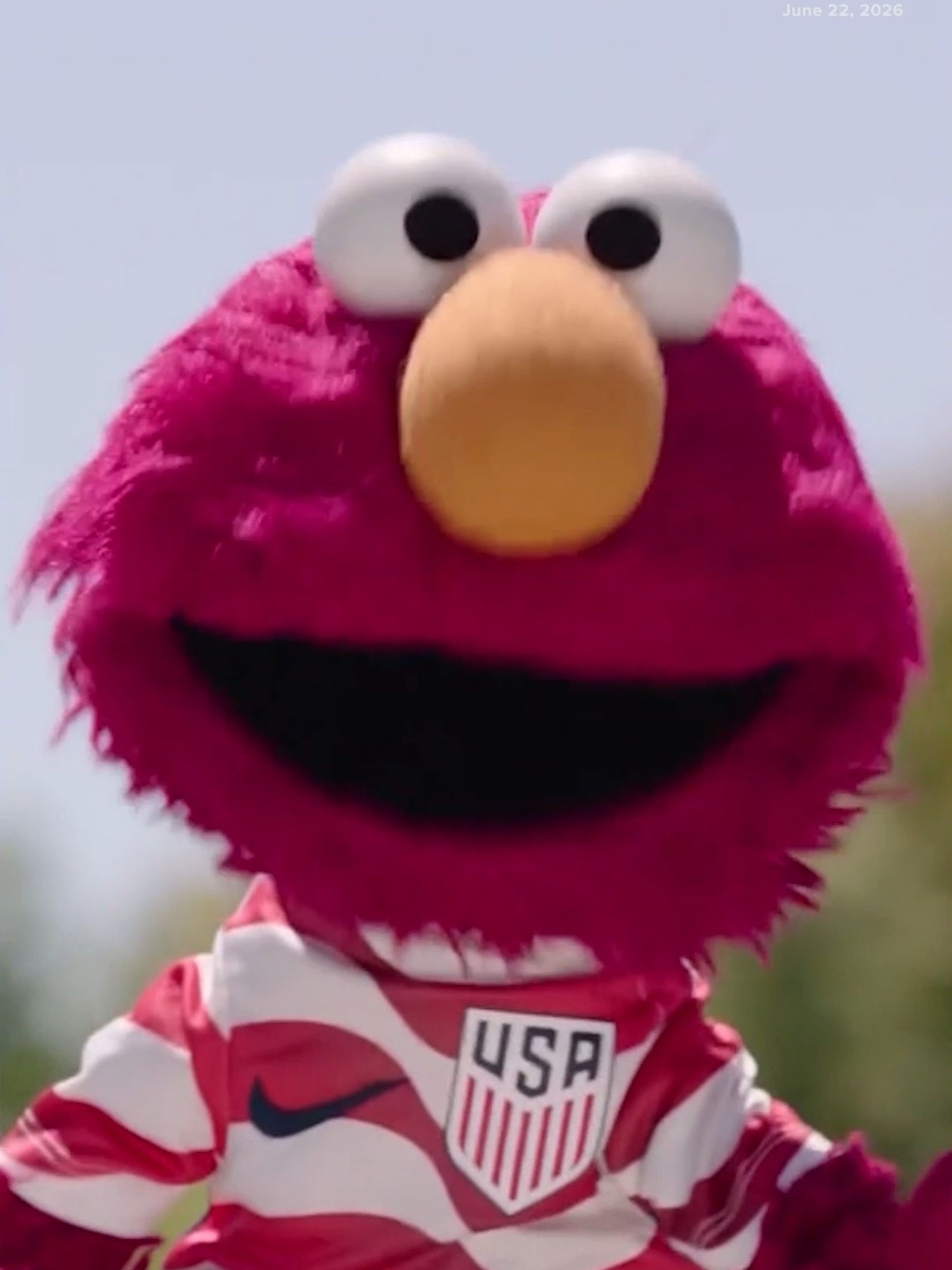合計9kg200g ELMO インドア　2026年10月11日まで Video Elmo is Team USA for the World Cup - ABC News