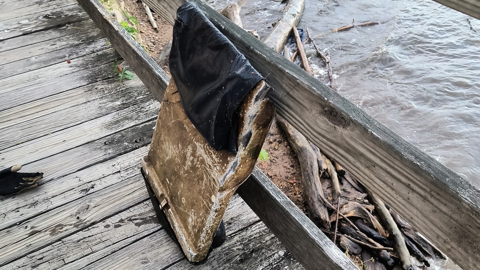 Possible DC plane crash wreckage found by man walking his dog