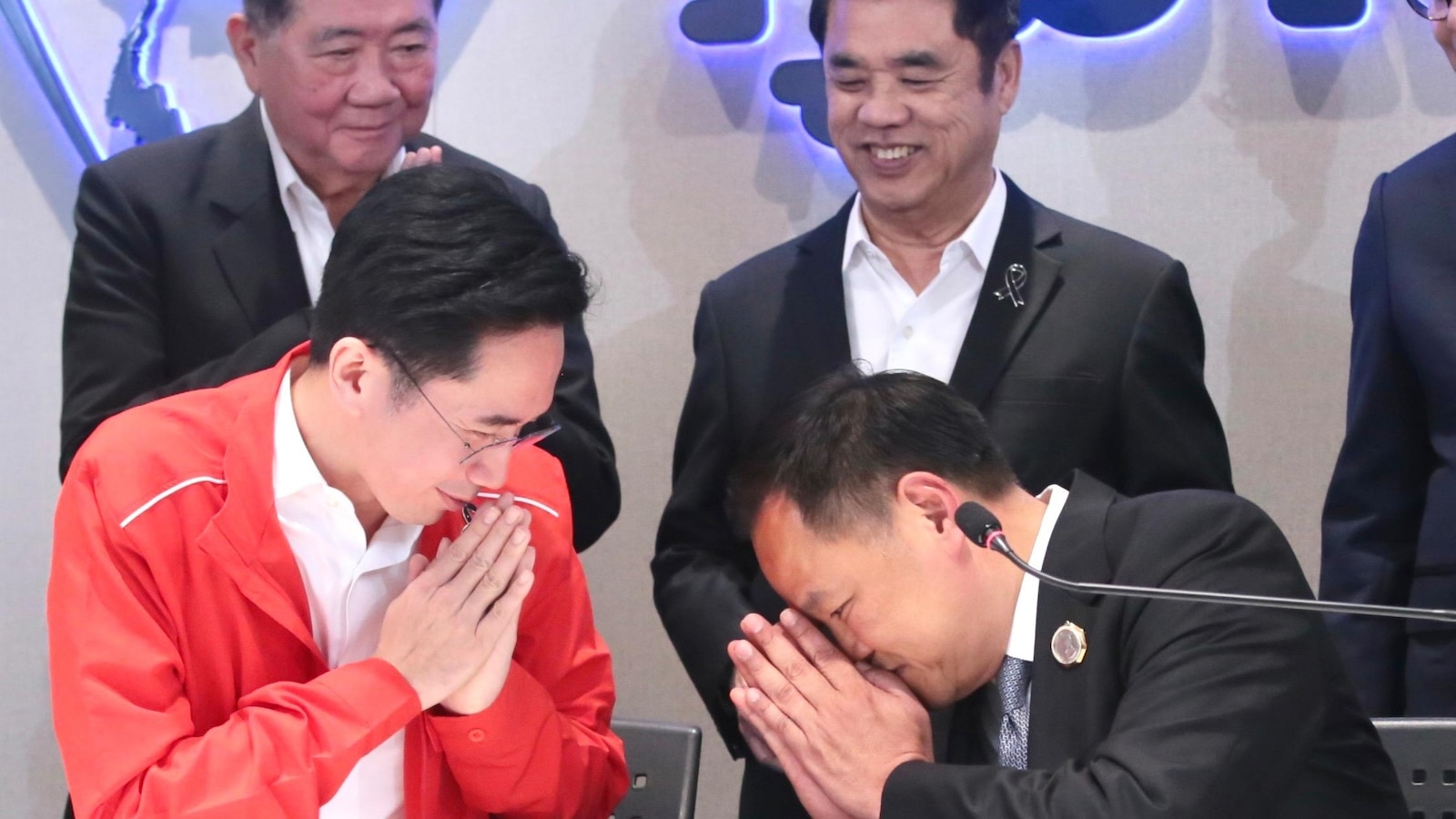 Тайландската партия Bhumjaithai се доближава до съставянето на ново правителство