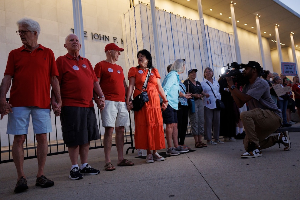 PHOTO: Rally Held In Support Of The Kennedy Center In Washington, D.C.
