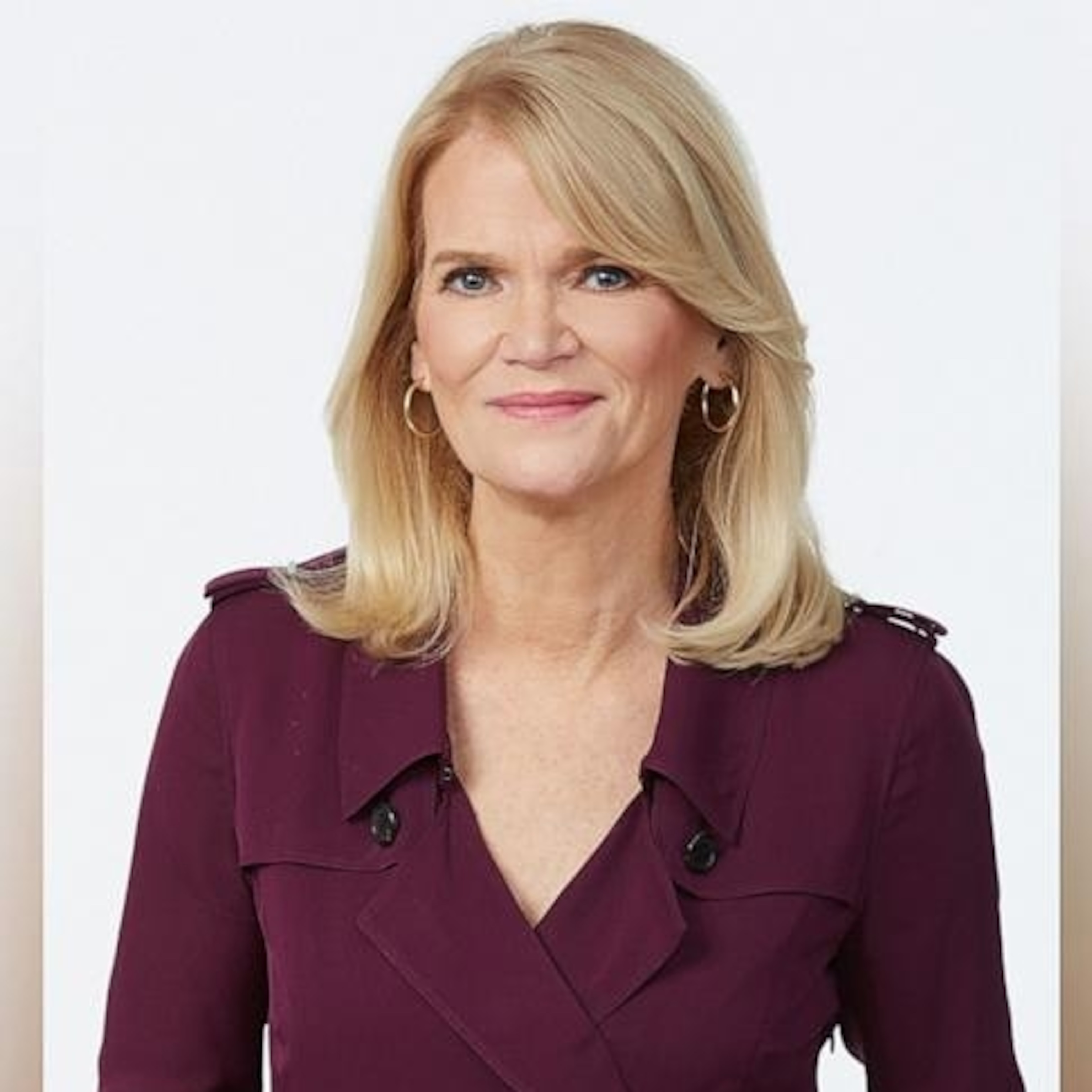 Martha Raddatz headshot