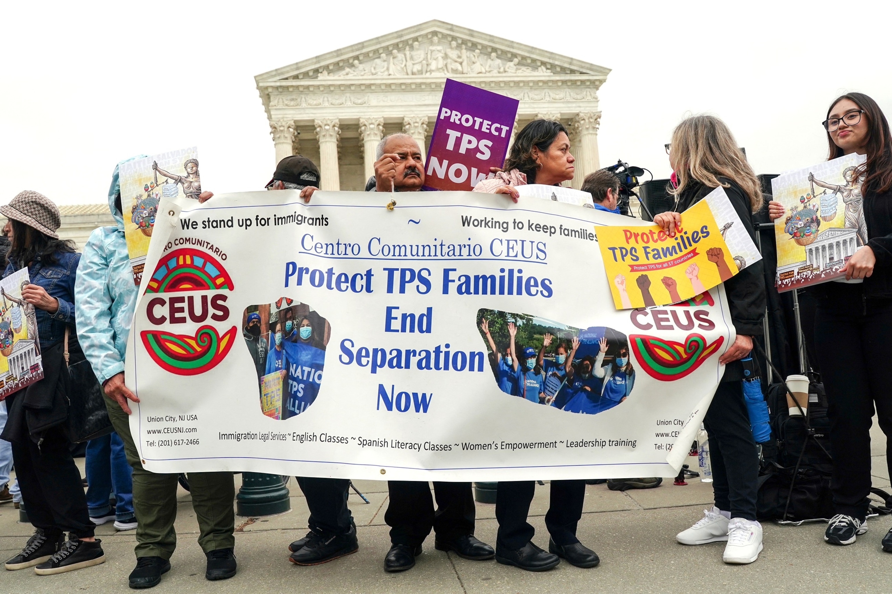PHOTO: Rally for immigrants' rights, outside U.S. Supreme Court in Washington
