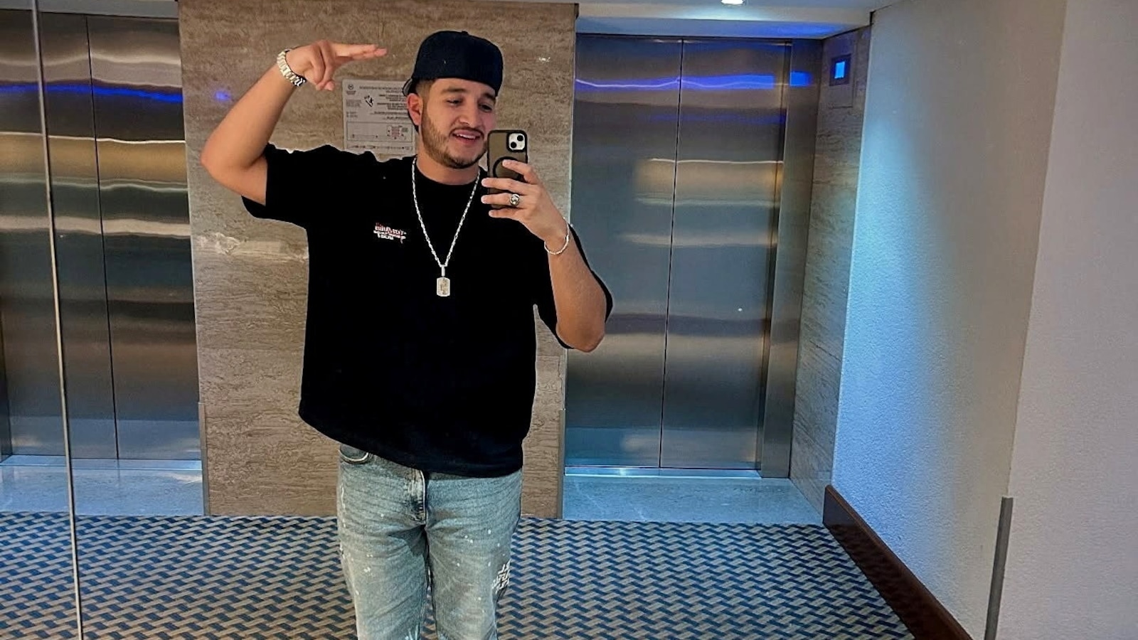 Coverage image for: Mexican social media influencer shot and killed mid-livestream video