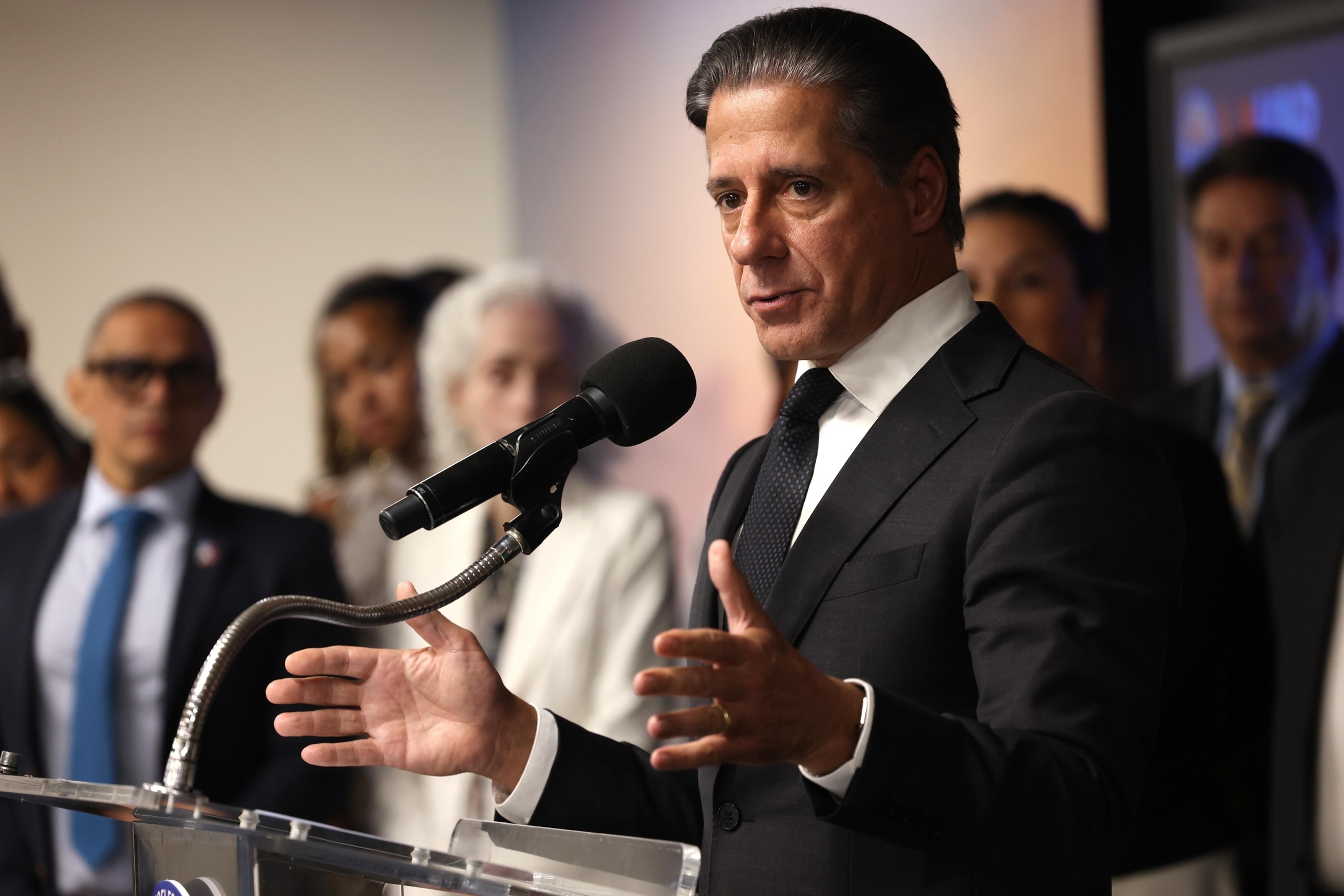 Law enforcement searches home of LA schools superintendent Alberto Carvalho