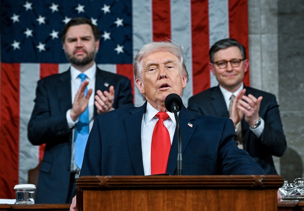 PHOTO: U.S. President Donald Trump delivers the State of the Union address at the U.S. Capitol in Washington D.C.