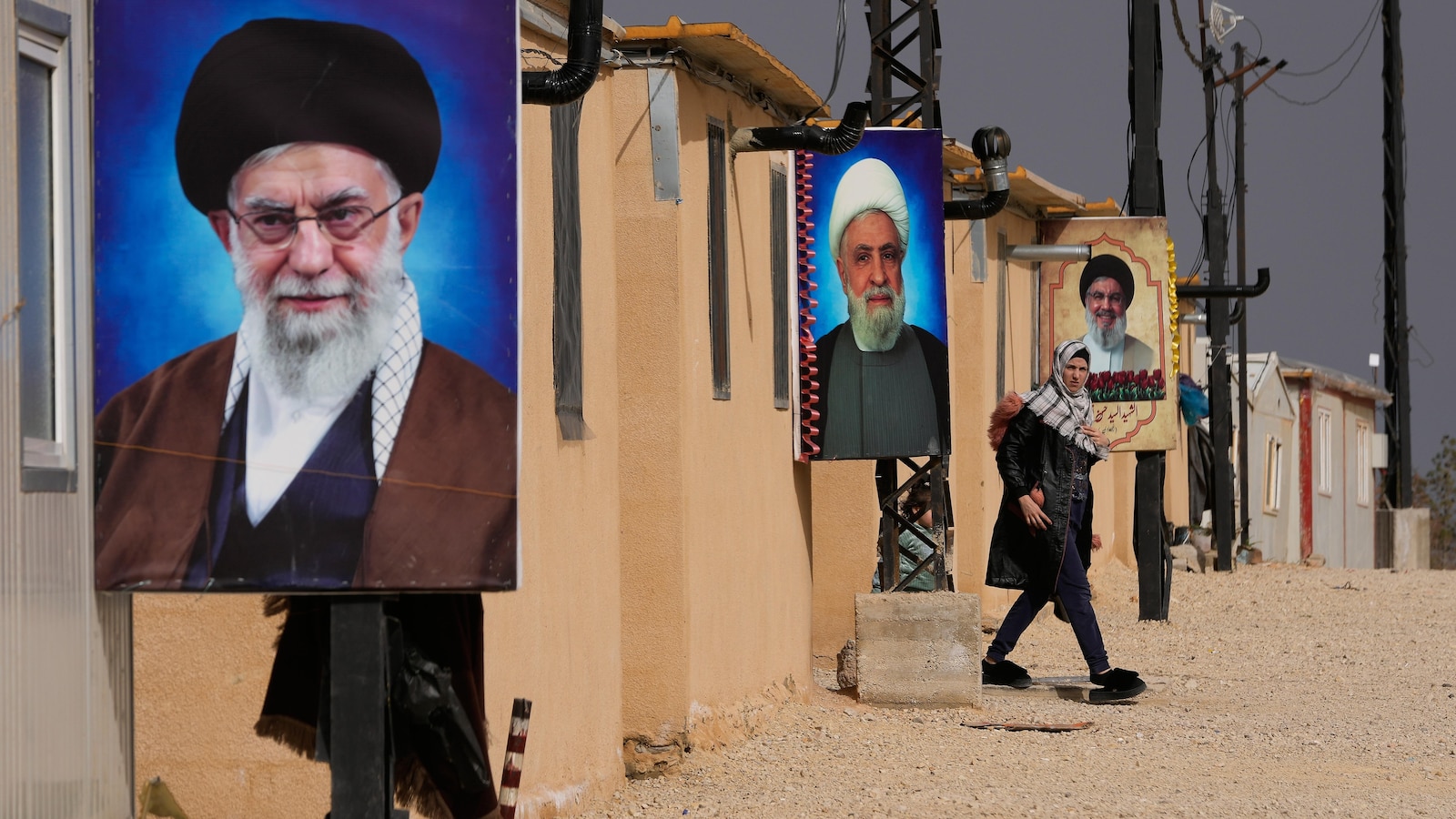 Въпросите около комплекс от бежанци от Сирия показват продължаващи страхове след Асад