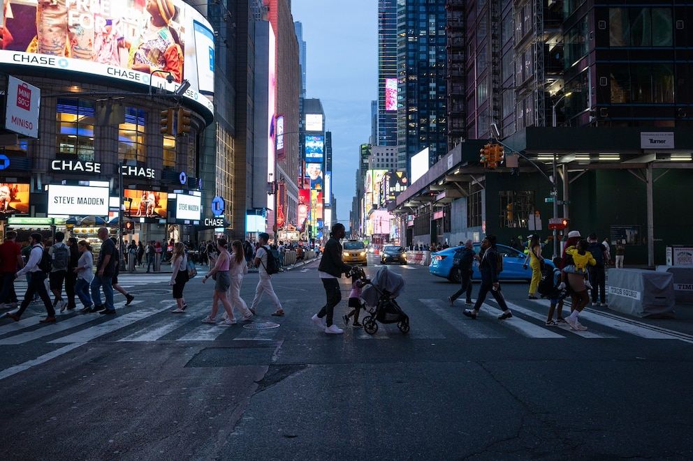 PHOTO: New York City Exteriors And Landmarks