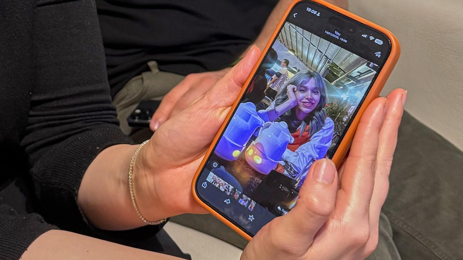 Семейство на ирански протестиращ потърси тялото й в купчина трупове и я зарови край пътя