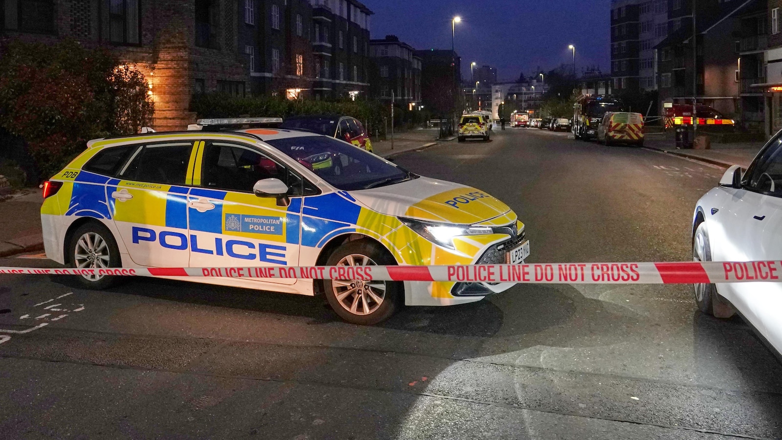 أضرمت النيران في مركبات تابعة لخدمة الإسعاف اليهودية في لندن في هجوم معاد للسامية على ما يبدو