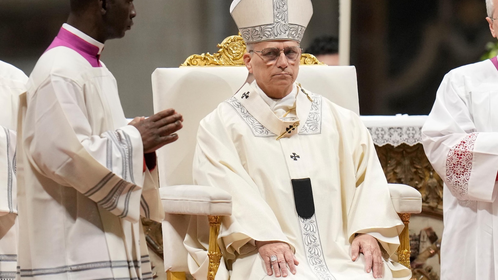 Папа Лъв XIV е изправен пред криза, тъй като традиционалистка група планира ръкополагания за епископи без съгласие