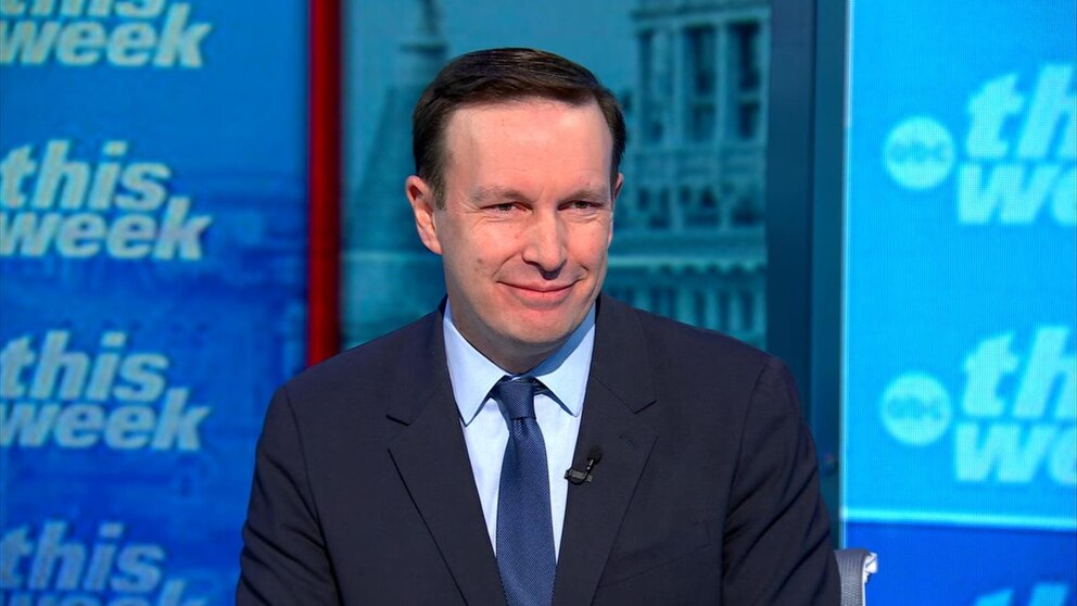 Video Democrats need to 'go on the offense' on border control Sen