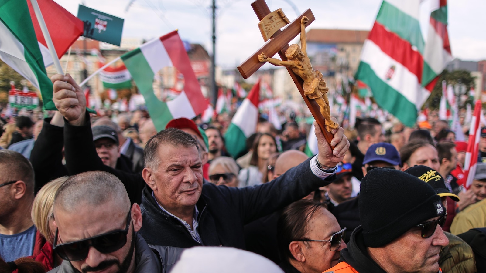 Thousands march in Budapest to support Orbán amid election challenges