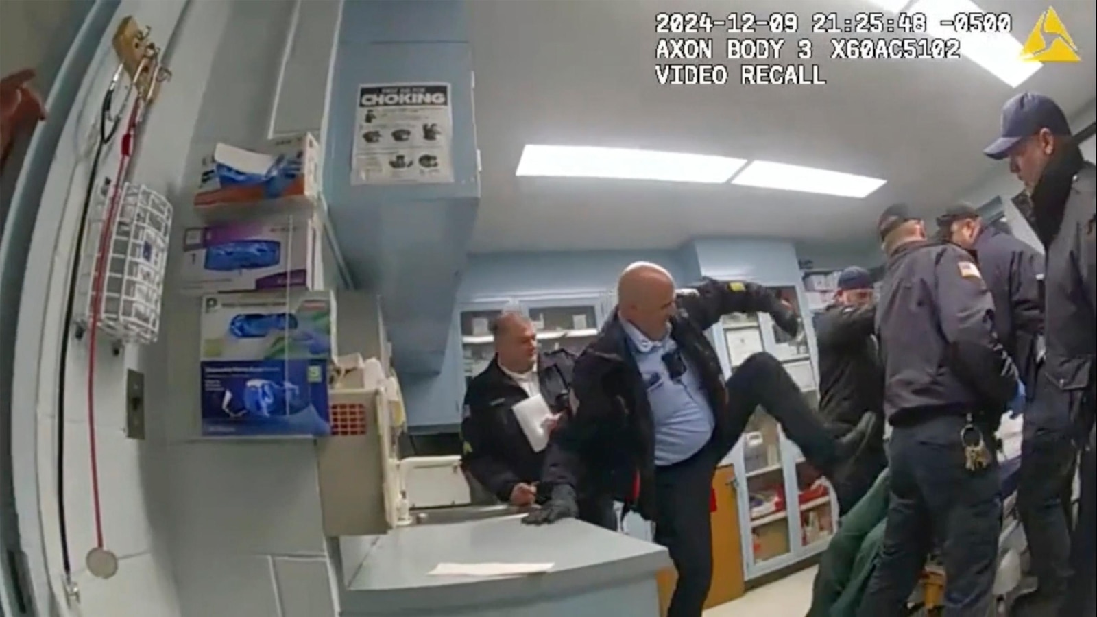 3 former prison guards charged in beating death of handcuffed inmate go on trial