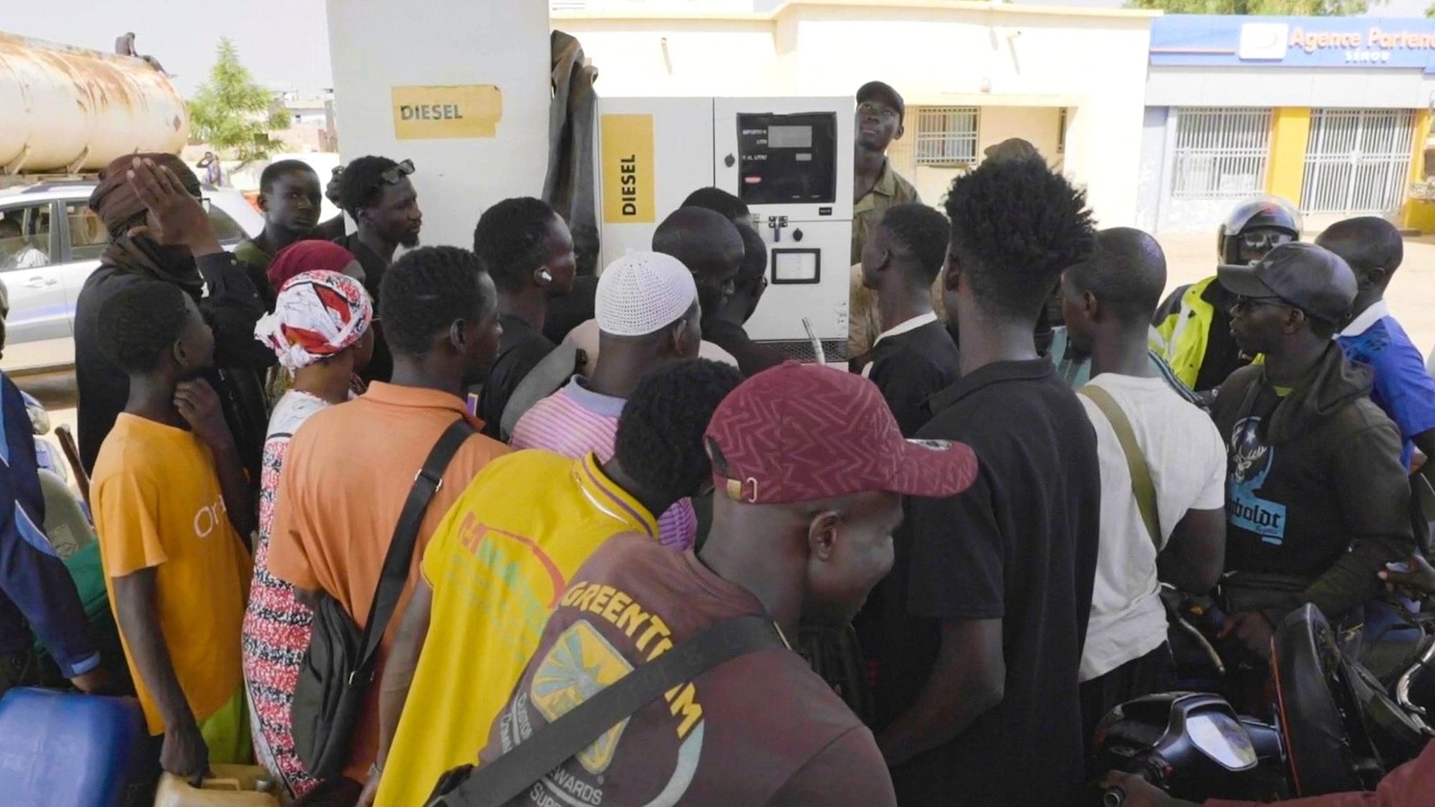 Mali is squeezed as militants enforce a fuel blockade