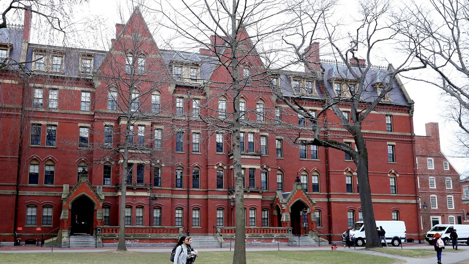 Police investigating intruder reported at Harvard, MIT dorms
