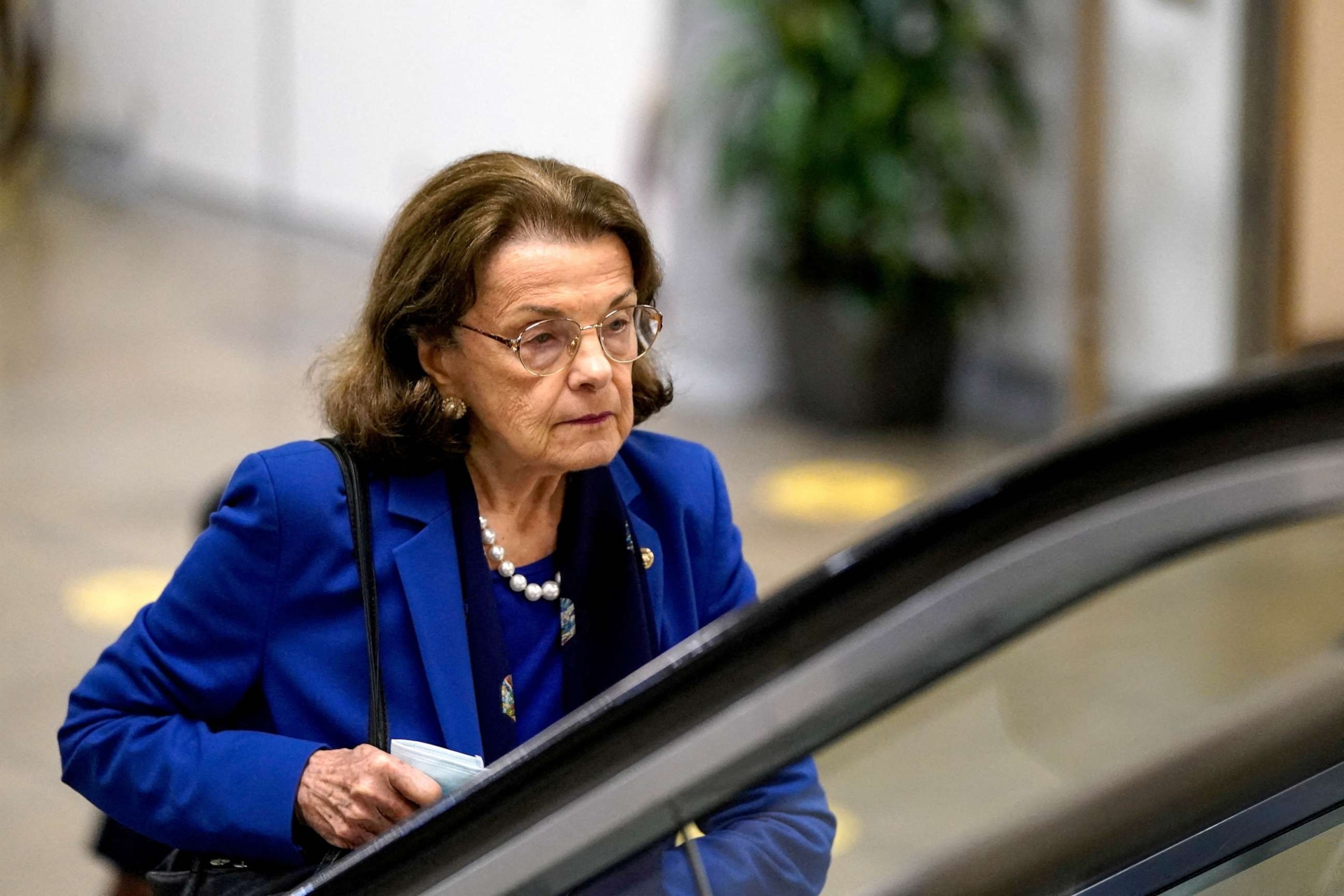 PHOTO: Senator Dianne Feinstein moves through the Senate subway during a vote at the U.S. Capitol in Washington, September 21, 2022.